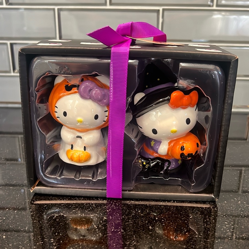 Hello Kitty Halloween Salt and Pepper Shaker